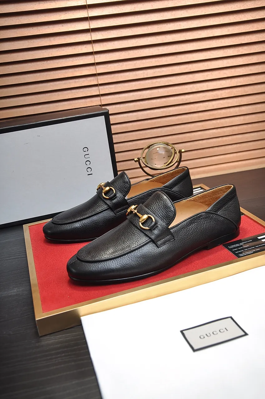 Men's shoes 💰520💶【GUCCI】 (High-end Niuli) New 🍀Gucci* - top version Gucci Peas shoes! Made of imported original cowhide, the inner top layer is comfortable cowhide lining! Original wear-resistant rubber outsole! High quality products! Code number 38-44!